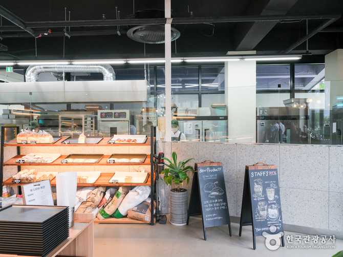 Discover the Best Bakery Cafe - image 4