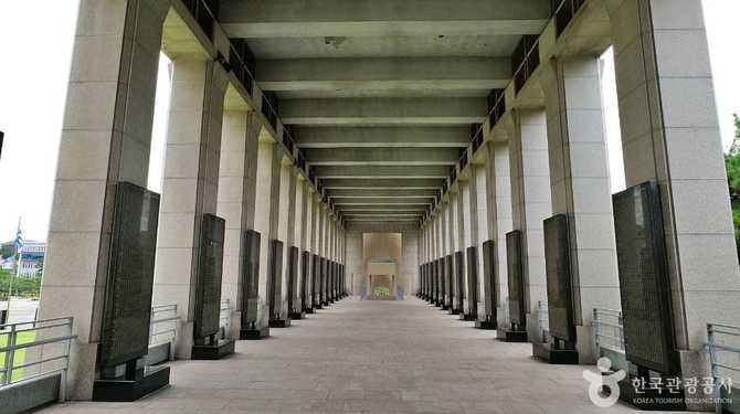 Discover the War Memorial of - image 10
