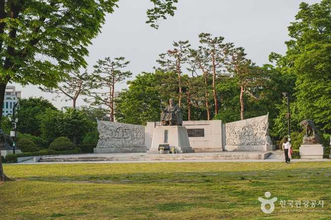 성재 이시영선생 동상 위치와 역사적 의미 4