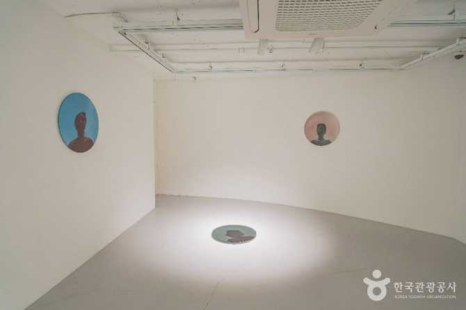 서울 용산구 갤러리에스피: 현대 미술 전시와 작가 지원의 중심지 4