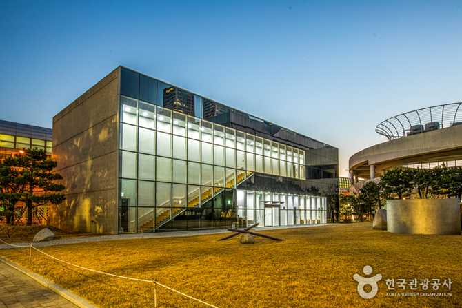 Visit Busan Museum of Modern - image 18