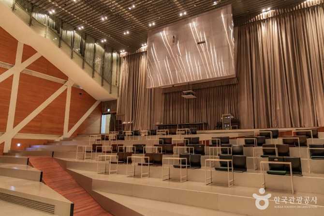 서울대학교 미술관: 현대미술과 지역사회에 기여하는 문화 공간 4