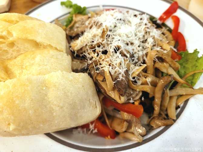 Discover Gupel Cafe in Seoul - image 5