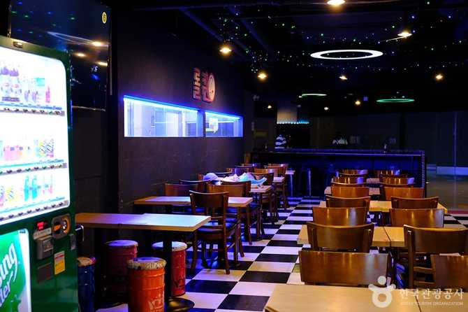 Roll Queen Roller Skating Rink - image 13