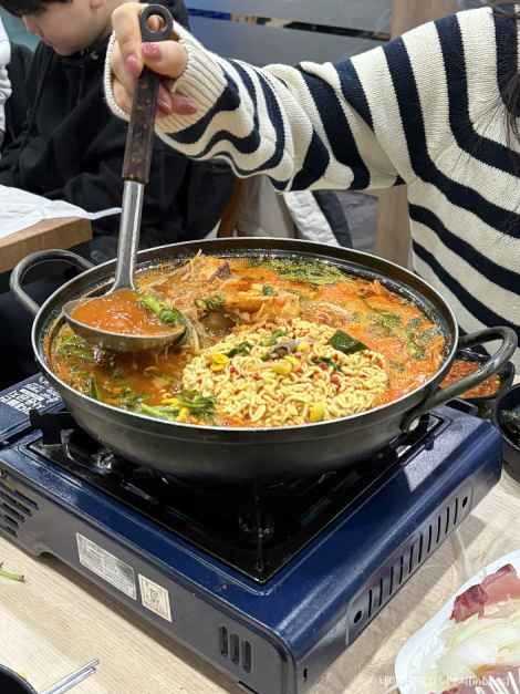 Discover Top Seafood Dining at - image 4