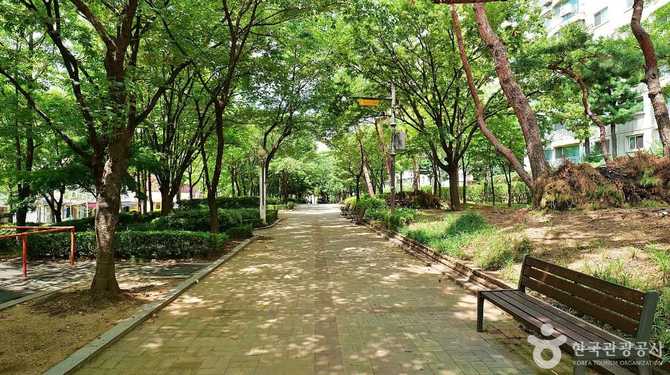 Hanyang Park - image 4