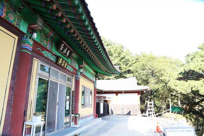Discover Geumyongam Temple in Busan - image 16