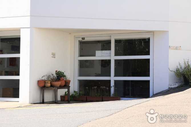 Discover Baik Haeyoung Gallery - image 6