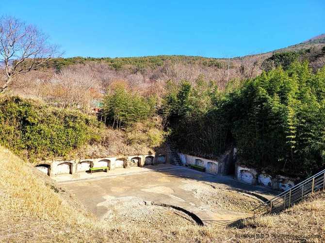 부산 강서구 가덕도 대항항 포진지 동굴의 역사와 방문 정보 4