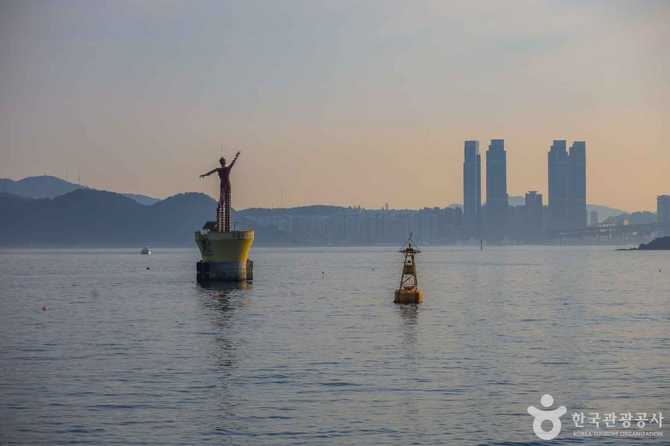Explore Mipo Port in Busan - image 4
