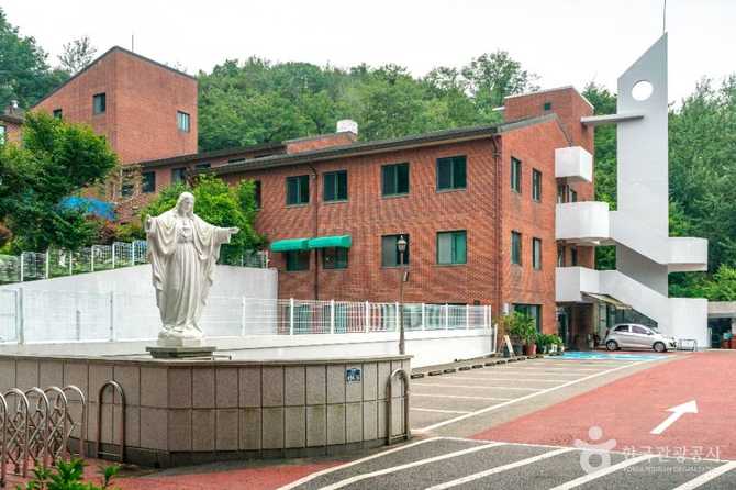 삼성산성지: 한국 천주교 순교 성인들의 유해가 안치된 역사적 성지 4
