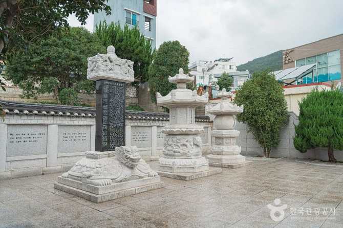 Explore Soryeongsa Temple in Busan - image 4