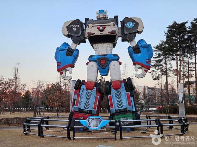 Discover GIMPO Airport Sky Park - image 4