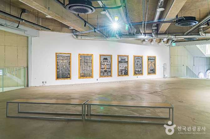 Discover Sabina Art Museum - image 4