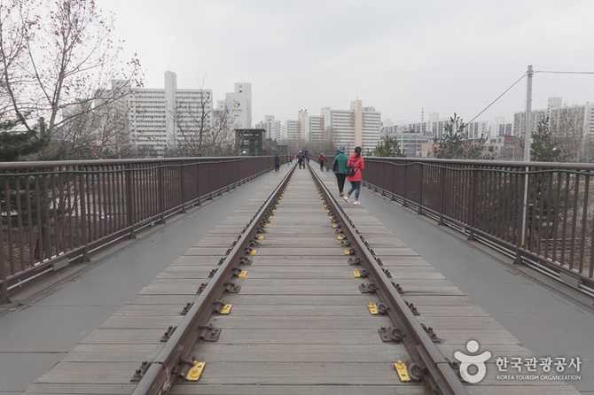 Discover the Scenic and Historic - image 5