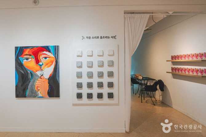 United Gallery in Seoul - image 5