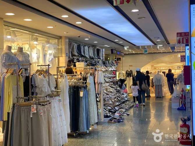 Gotu Mall at Gangnam Terminal - image 6