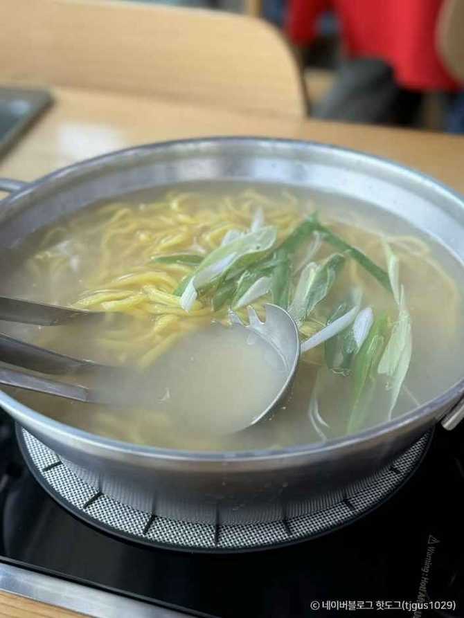 황도바지락칼국수: 신선한 해산물과 깔끔한 맛의 대표 맛집 5