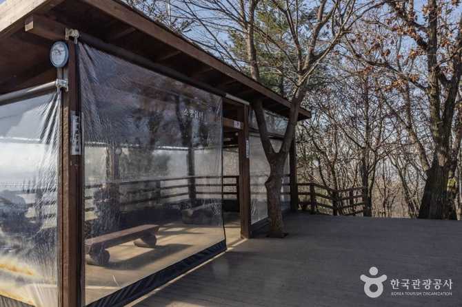 우면산 소망탑: 서울과 과천의 대표 산책 명소와 전망 포인트 5