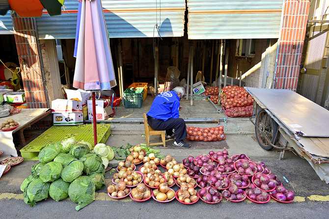 Visit Dampo Market - image 4