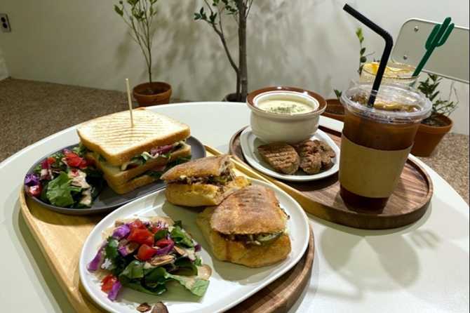 Café Fabric in Sindang - image 4