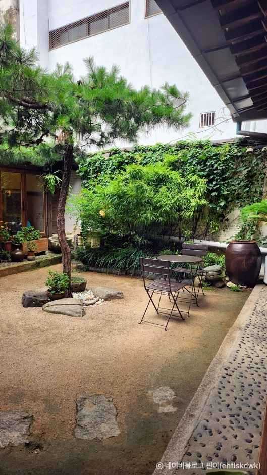 Experience Traditional Tea at Insadong's - image 6