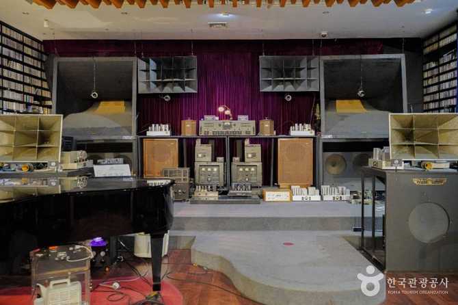 서울 성북구 리홀뮤직갤러리: 빈티지 레코드와 진공관 사운드의 음악 감상 공간 5