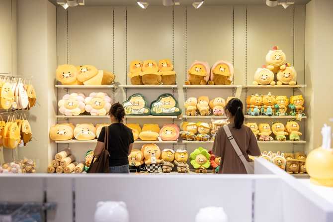 Kakao Friends Hongdae Flagship Store - image 4