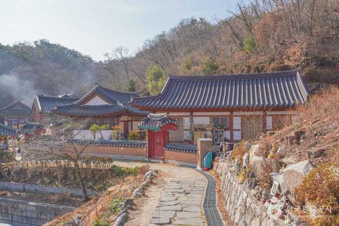 Hwagyesa Temple Seoul - image 5