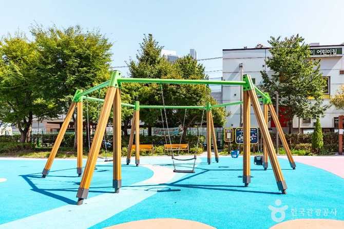 Discover Triangular Children's Park - image 5