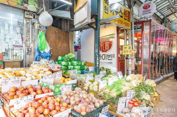 서울 서대문구 독립문 인근 영천시장, 전통과 현대가 어우러진 대표 골목시장 8