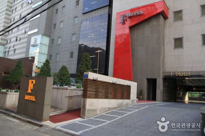 Experience Urban Serenity at Lifestyle - image 5