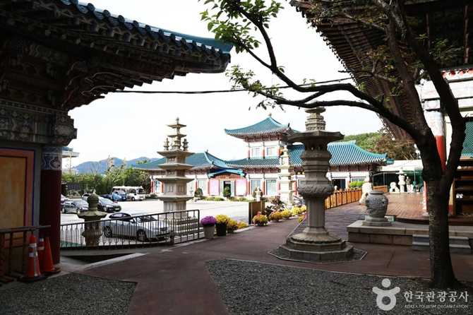 부산 동명불원: 전통과 독특한 건축양식을 만나는 사찰 명소 5