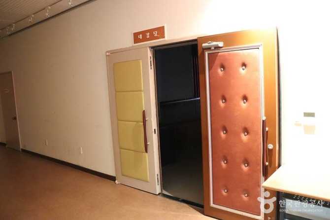 Yongsan Cultural Center - image 5