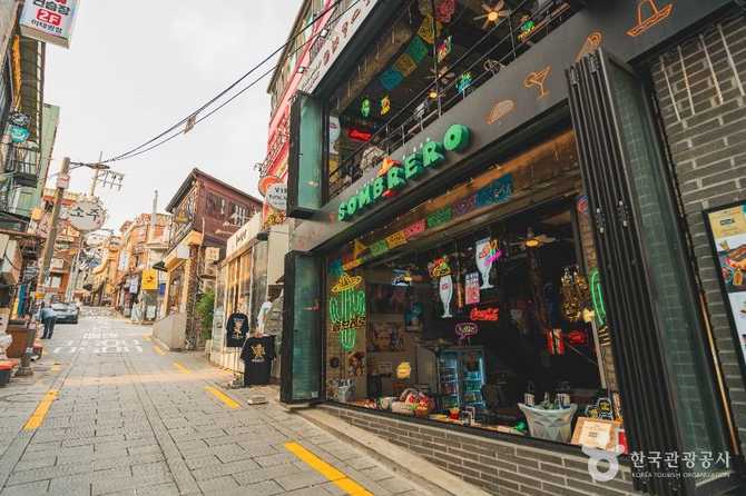 Explore Itaewon Tourism District - image 6