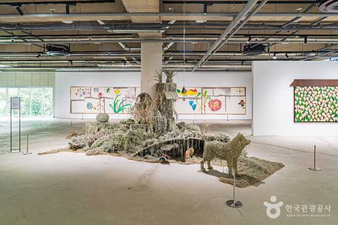 Discover Sabina Art Museum - image 6