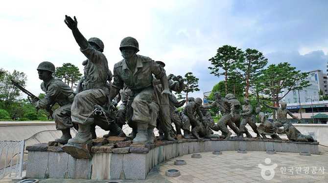 Discover the War Memorial of - image 14