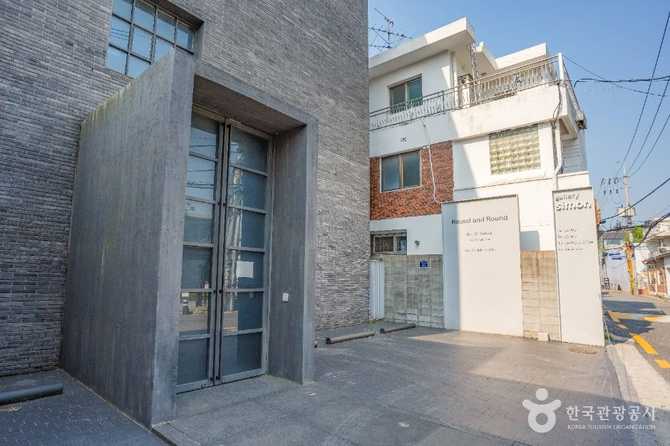 갤러리 시몬: 현대 미술을 선도하는 서울 대표 미술관 소개 6