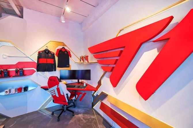 Visit T1 HQ SHOP - image 5