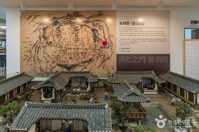 Discover Seoul Yakryeong Market Museum - image 7