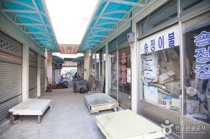 Experience Traditional Markets at Songje - image 7
