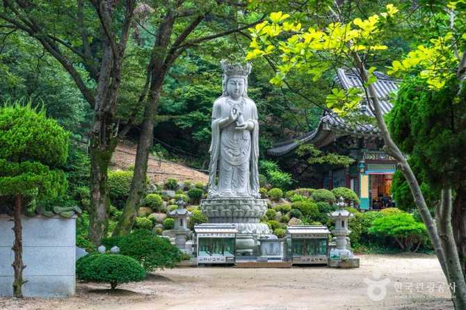 Visit Gwaneumsa Temple in Seoul - image 6