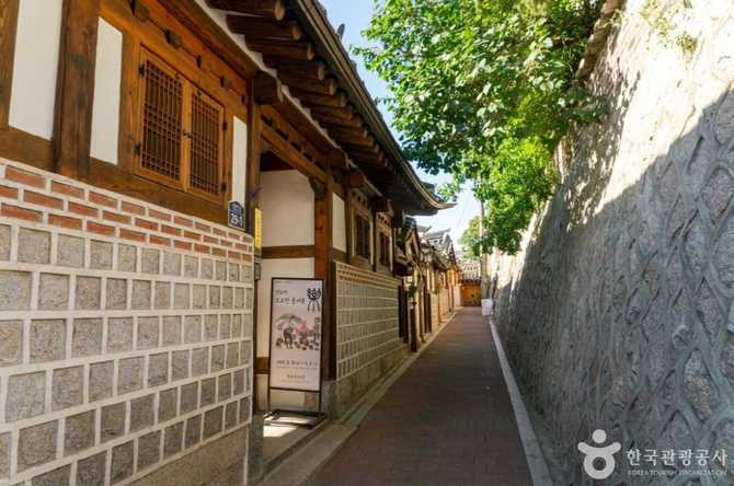 서울 북촌 한옥청: 전통과 현대가 만나는 한옥 문화 공간 6