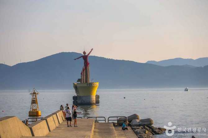 Explore Mipo Port in Busan - image 5