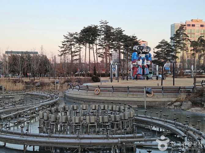 Discover GIMPO Airport Sky Park - image 6