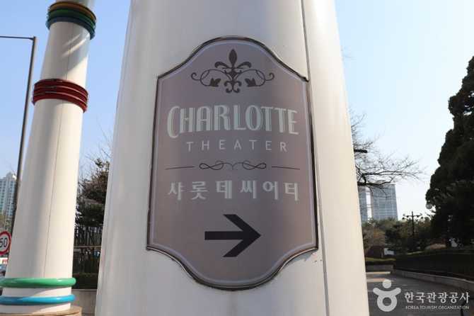Charlotte Theater - image 5