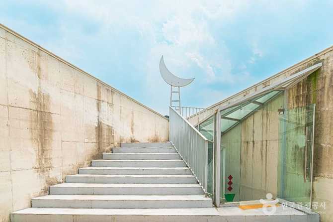 Discover Sabina Art Museum - image 5