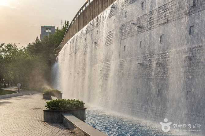 Discover Ttukseom Hangang Park Wall - image 5