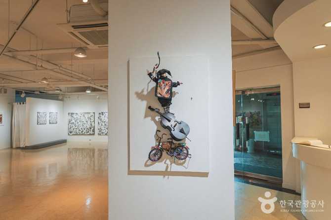 United Gallery in Seoul - image 6