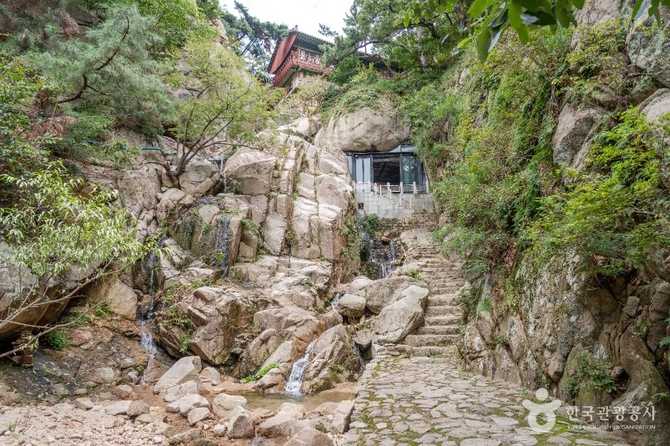 Discover Geumsunsa Temple in Seoul - image 5